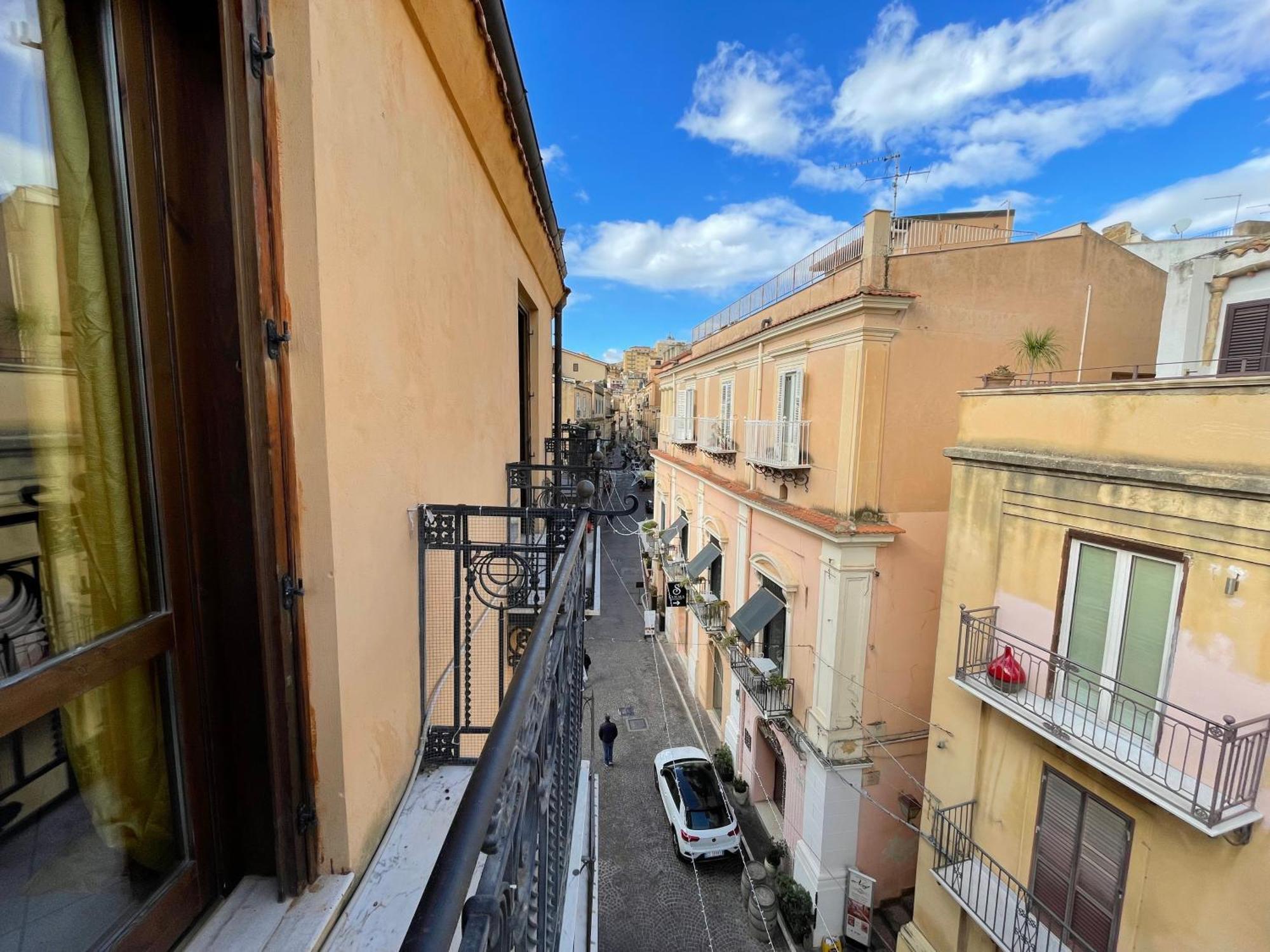 2 Apartments - Akragas Home 1 & 2 On Via Atenea City Center With View Agrigento Exterior photo
